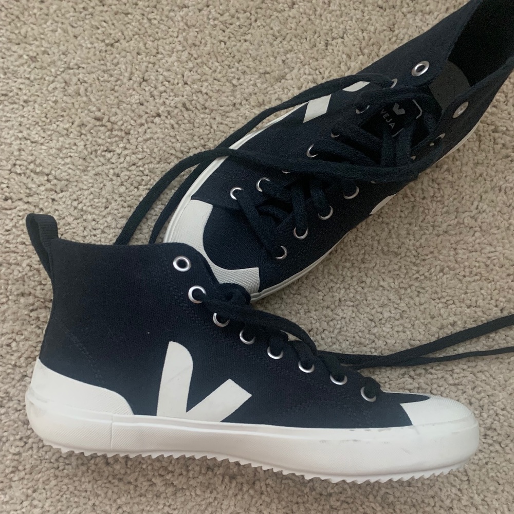 Veja Women's Wata II High Top Sneakers